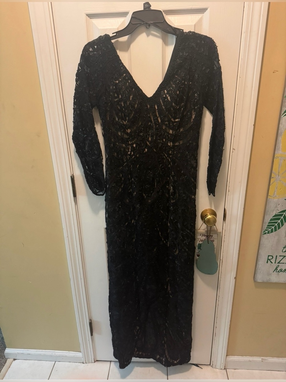 Sue Wong Black Long Sleeve V-Neck Beaded Lace Gown